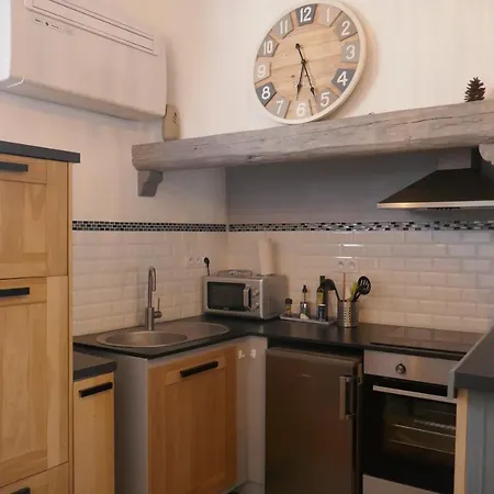 Appartement A 50 M De La Place Aux Herbes Uzes Exterior photo