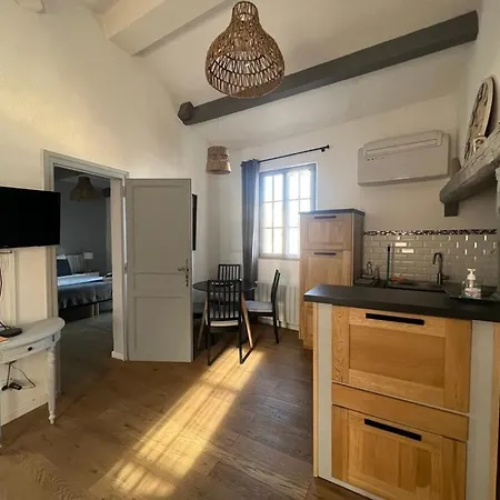 Appartement A 50 M De La Place Aux Herbes Uzes Exterior photo