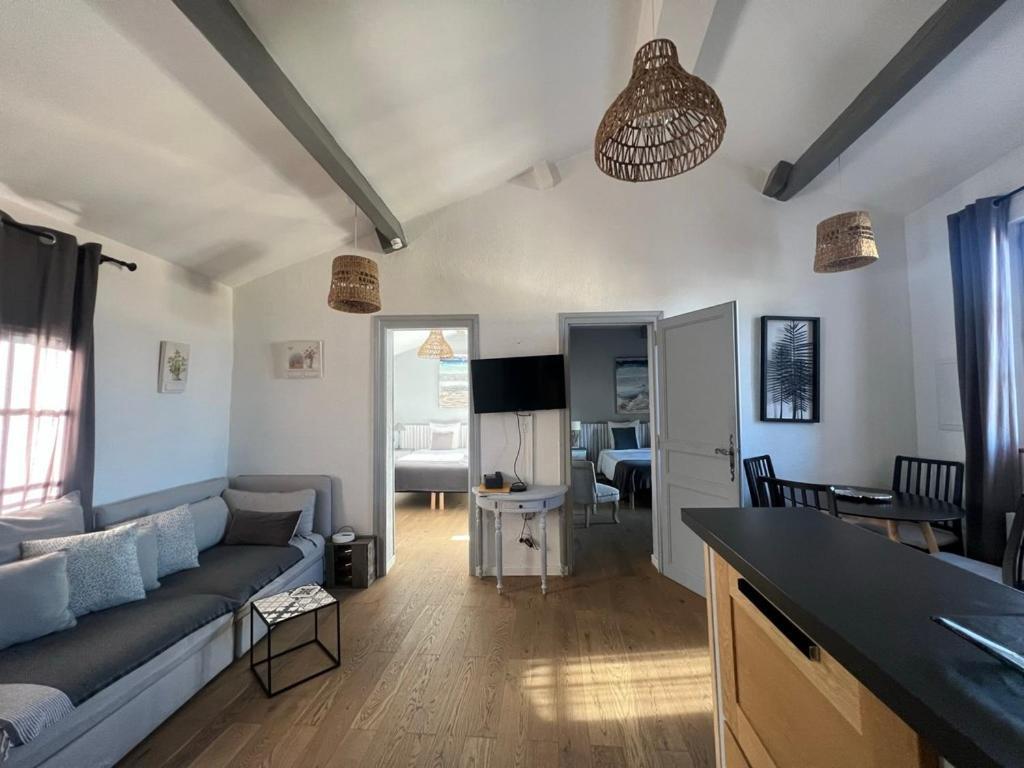 Apartment A 50 M De La Place Aux Herbes
